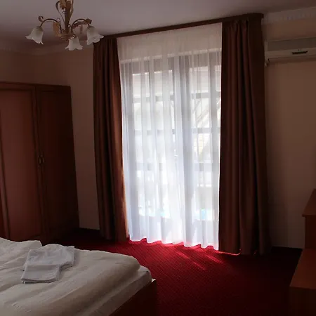 Отель Karikas