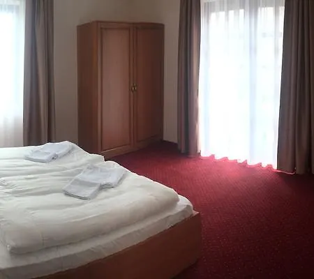 Karikas Отель